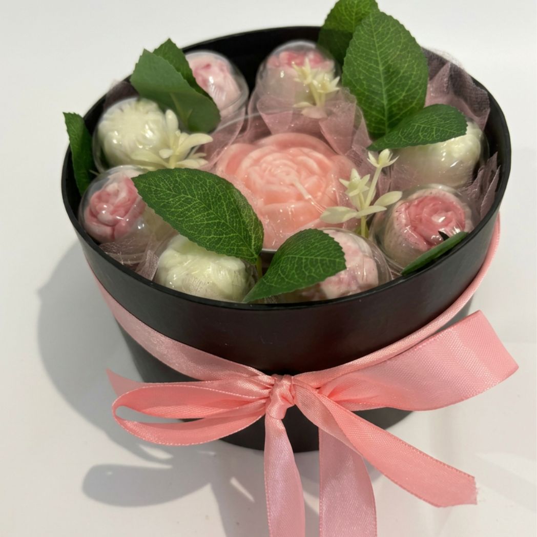 Floral Candle and Wax Melt Gift Box - 100% Vegan Hand poured soy wax